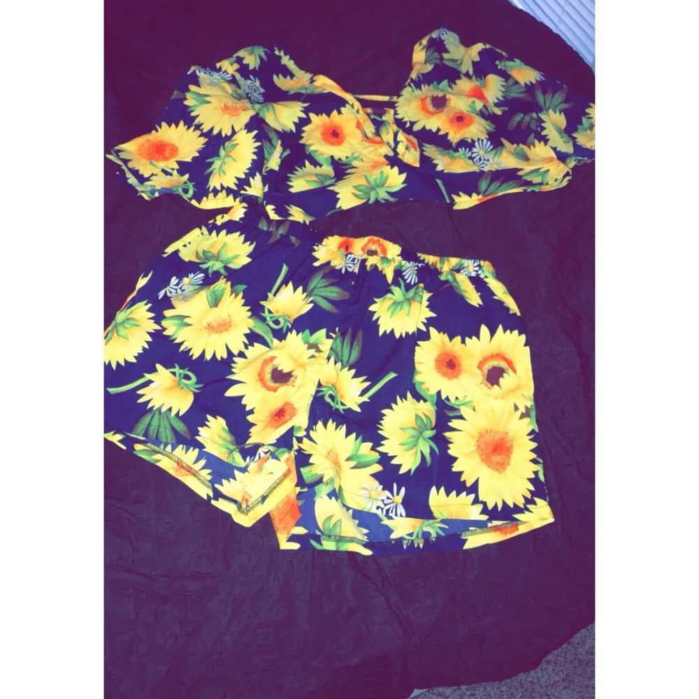 SHEIN Plus daisy two piece short set